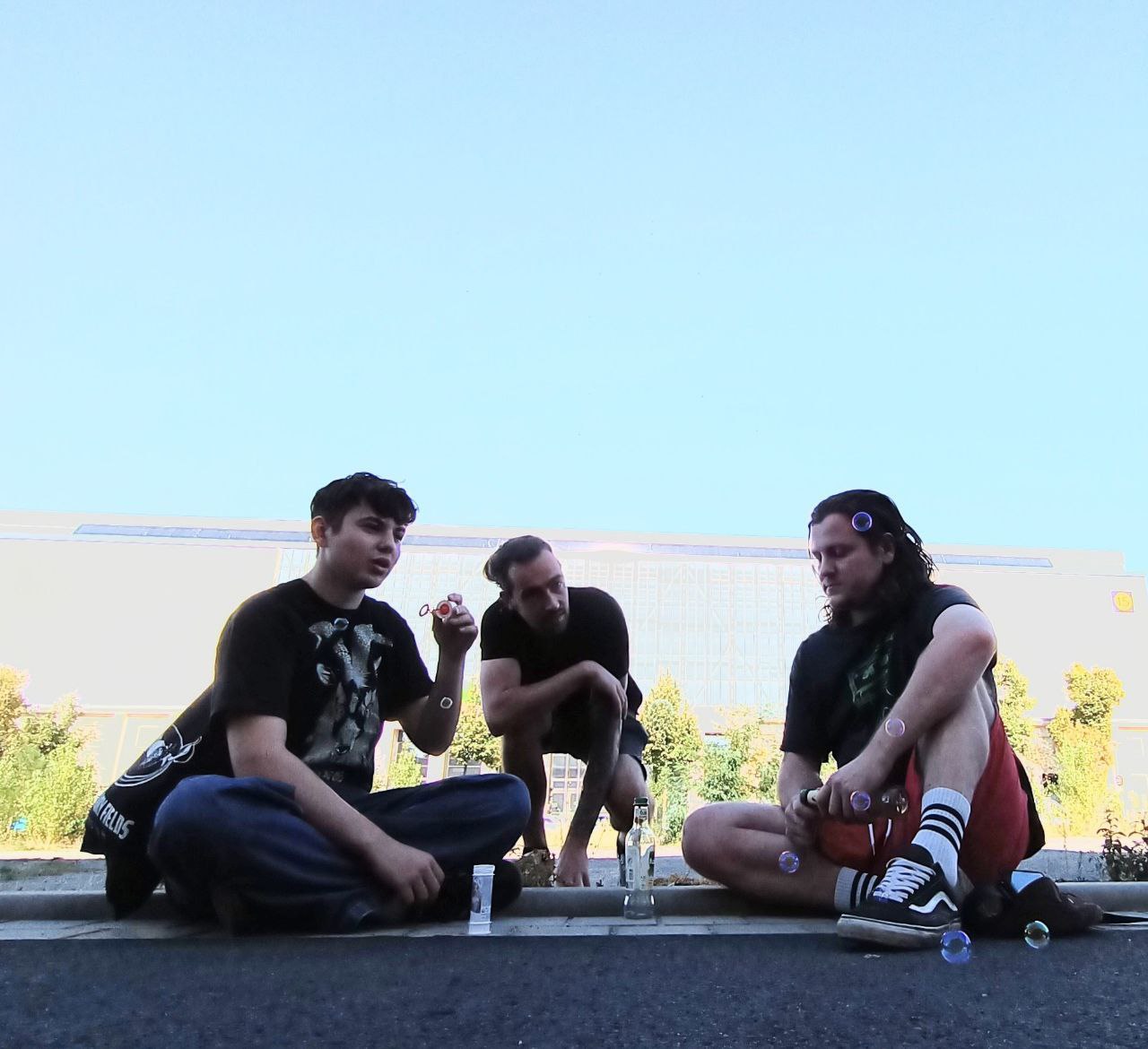 Mamü-Show presents: WAR + Support